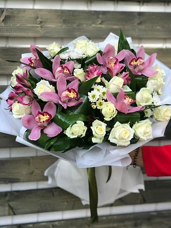 Букет цветов из: Розы и Хризантемы в Новой Деревне