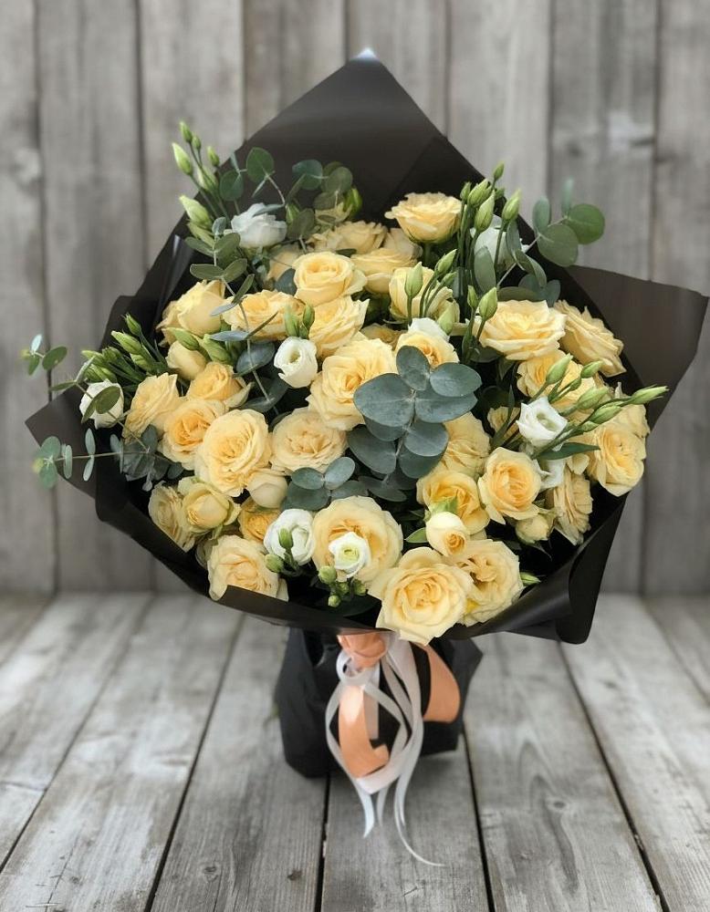 Букет цветов из: Розы и Лизиантусы в Новой Деревне