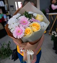Букет цветов из:  Герберы, Розы и Хризантемы в Новой Деревне