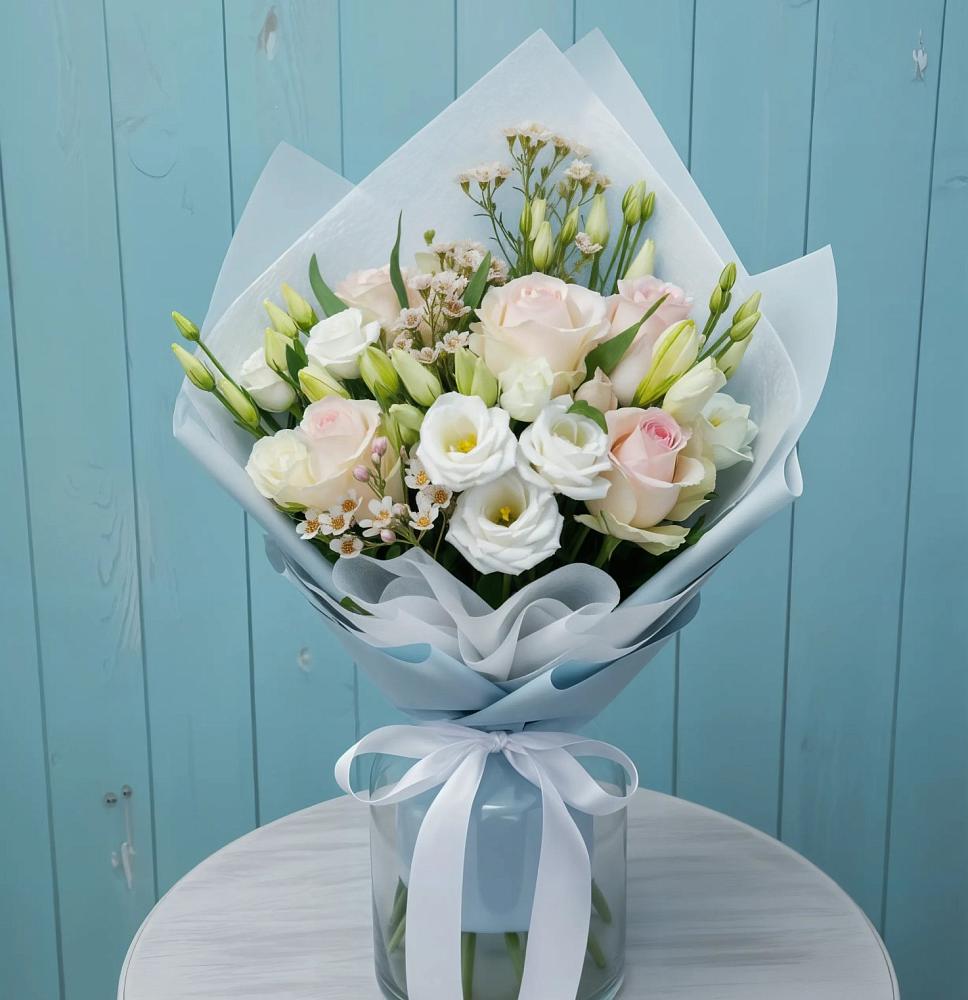 Букет цветов из: Розы и Лизиантусы в Новой Деревне