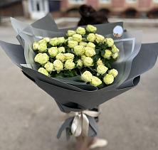 Букет Белые кустовые розы Солинеро в Новой Деревне