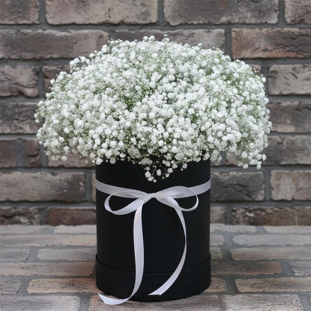 Цветочная композиция из Гипсофила в шляпной коробке в Новой Деревне