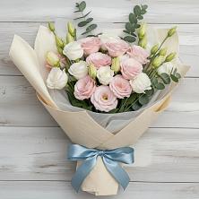 Букет цветов из:  Лизиантусы в Новой Деревне