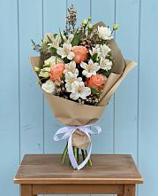 Букет цветов из:  Альстромерии, Лизиантусы, Розы и Хризантемы в Новой Деревне