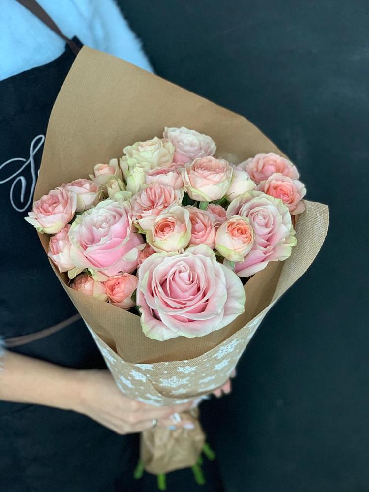 Букет цветов из: Хризантемы и Розы в Новой Деревне