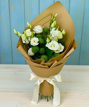 Букет цветов из:  Хризантемы и Лизиантусы #REPLACE_PRED# Новой Деревне