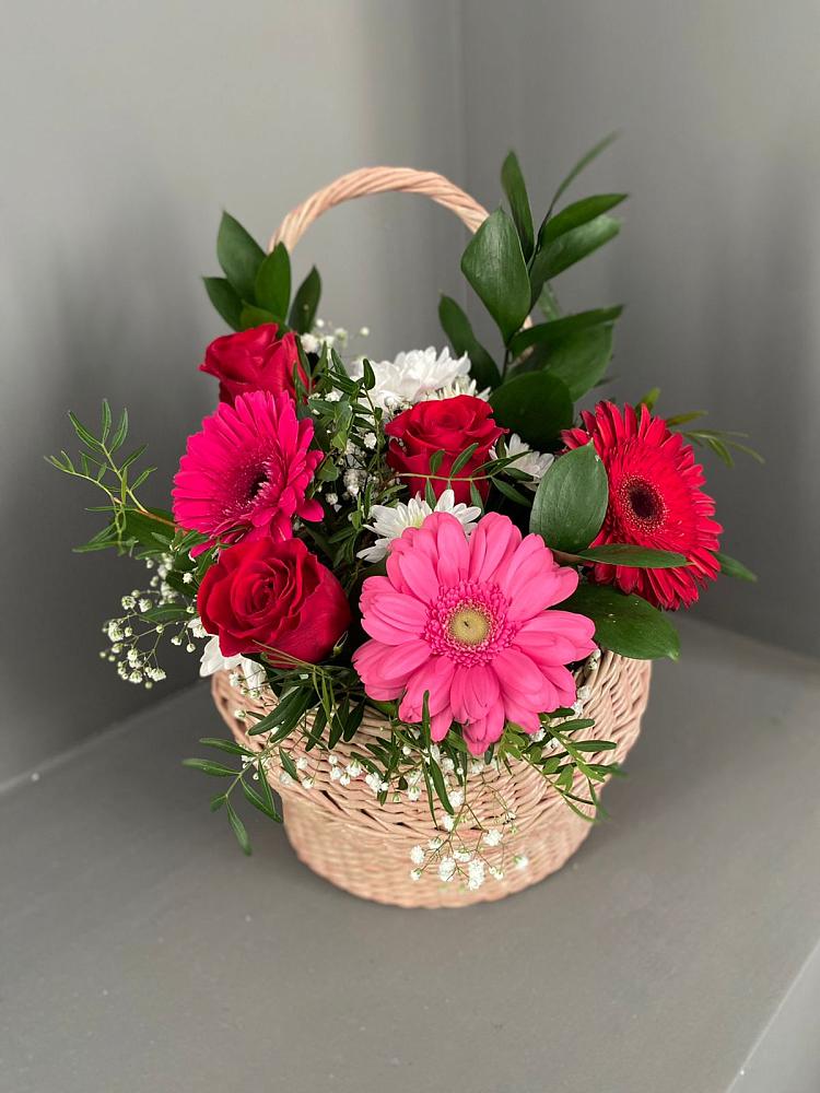 Цветочная композиция из Розы, Хризантемы и Герберы в корзине в Новой Деревне