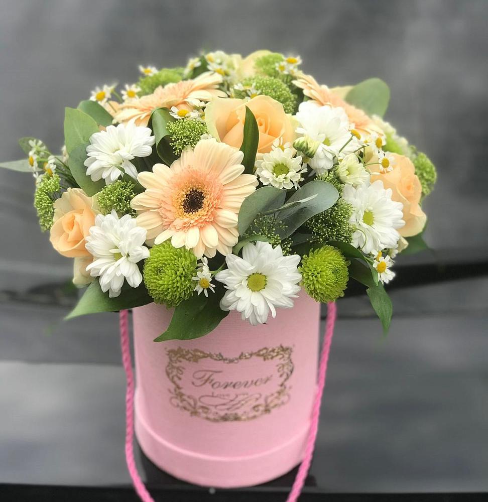 Цветочная композиция из Розы, Герберы и Хризантемы в шляпной коробке в Новой Деревне