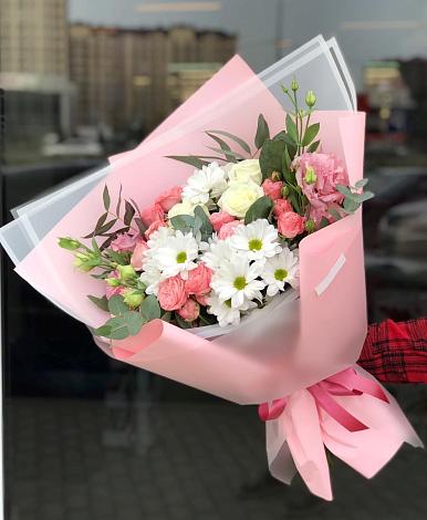 Букет цветов из: Розы, Лизиантусы и Хризантемы в Новой Деревне