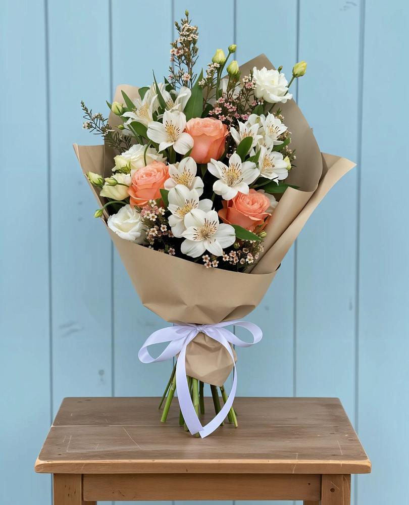 Букет цветов из: Альстромерии, Лизиантусы, Розы и Хризантемы в Новой Деревне