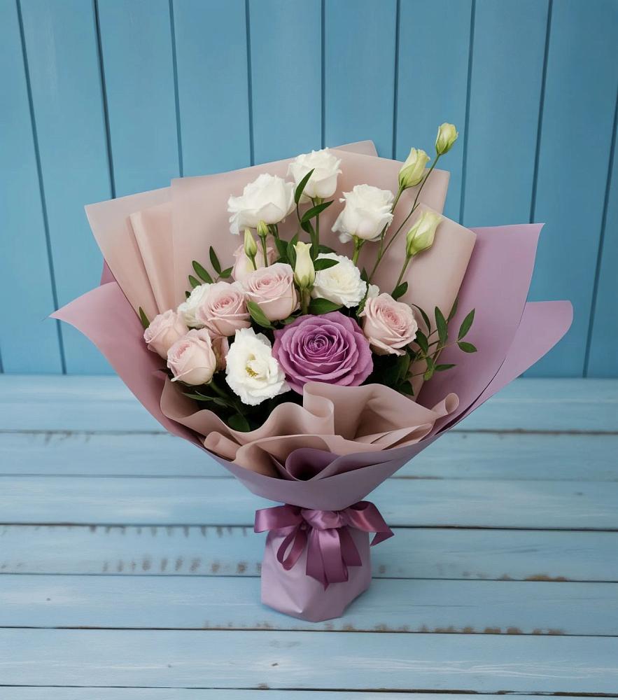 Букет цветов из: Розы и Лизиантусы в Новой Деревне